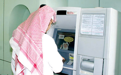 السعوديون يسحبون خلال شهر فقط 58 مليار ريال عبر«الصراف» ونقاط البيع 