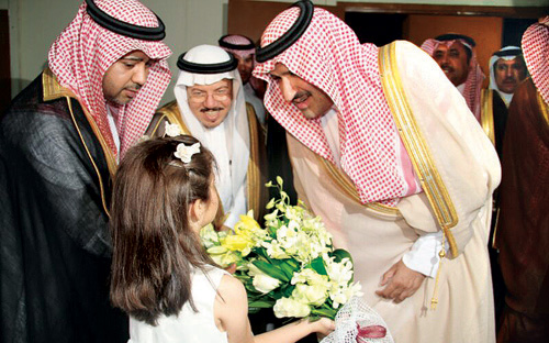 الأمير فيصل بن سلمان يفتتح معرض الجهات المشاركة في فعاليات المدينة عاصمة الثقافة الإسلامية 