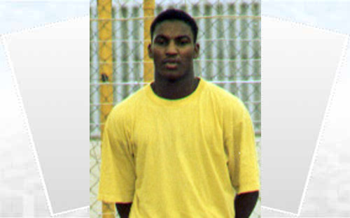 لسنا نحن من نقف عثرة في طريق المحترفين