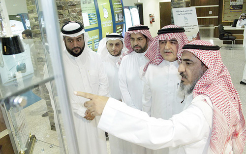 مدير جامعة الملك فيصل يزور «تعاوني» الجاليات بالأحساء
