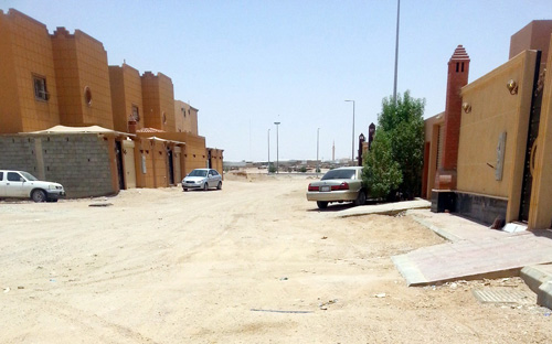 حي الجامعيين بمحافظة الرس بحاجة للإسفلت والمسطحات الخضراء 