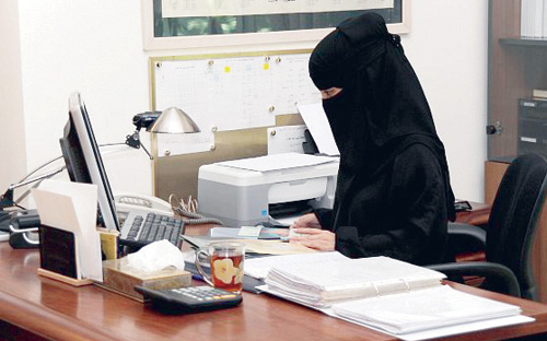 مصرفية سعودية: النساء قادمات لقيادة البنوك المحلية 