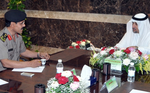 أمين الطائف يبحث بدائل تسهيل التدفق المروري في الشوارع المكتظة 