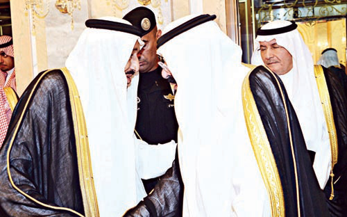 خادم الحرمين استقبل أصحاب السمو الملكي الأمراء والعلماء والحريري وكبار المسؤولين المهنئين بشهر رمضان المبارك 