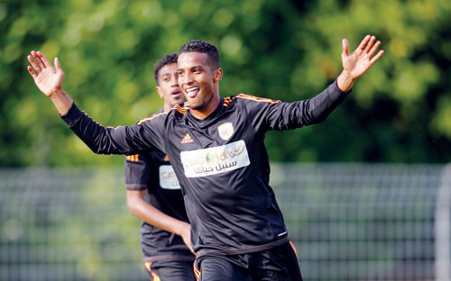 هزازي واصل التسجيل.. ورافينها وضع توقيعه الأول 