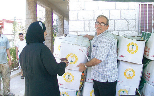 مساعدات غذائية سعودية للنازحين السوريين في (بعاصير) 