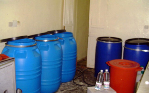 إتلاف 3 أطنان من العرق في شقة صومالي في خميس مشيط 