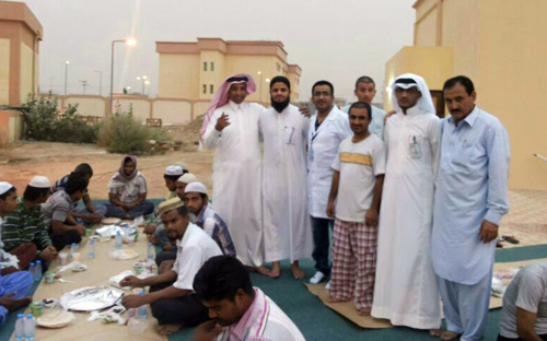 مستشفى ضمد ينظم برنامج إفطار صائم 