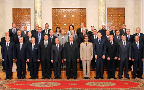 تشكيل أول حكومة مصرية جديدة بعد الإطاحة بمرسي 