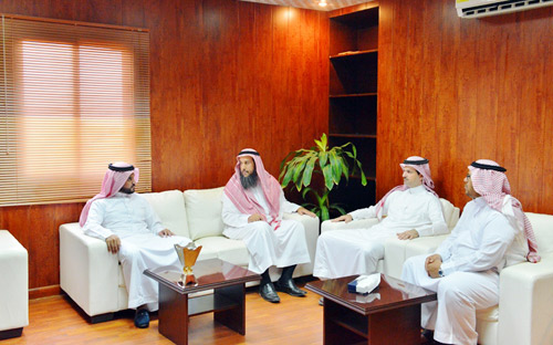 وكيل جامعة المجمعة للدراسات العليا يستقبل المبتعثين