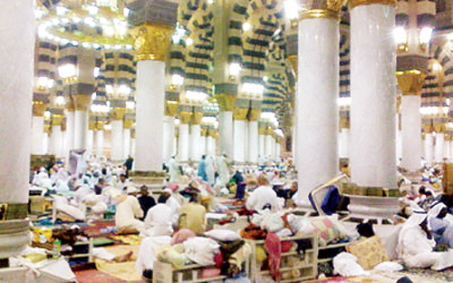 شرط الاعتكاف في المسجد النبوي: شرشف ومخدة وعدم إزعاج المصلين 