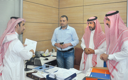 مدير جامعة حائل يتفقد آليات ومراحل «القبول والتسجيل»