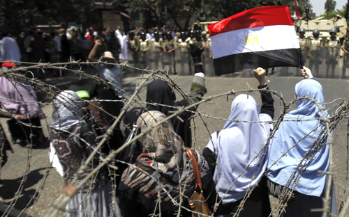 (4) قتلى في مواجهات بين أنصار مرسي ومعارضيه 