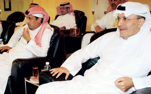 رئيس الأهلي يتلقى تعازي الأمير خالد بن عبدالله والشخصيات الرياضية 