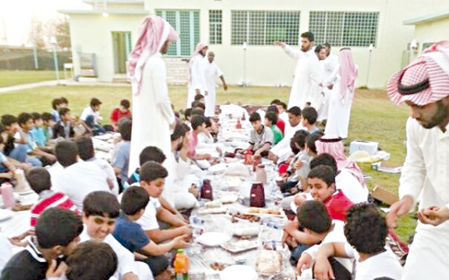 مركز طموح ببريدة يقيم نشاطاً رمضانياً لأبنائه الأيتام 
