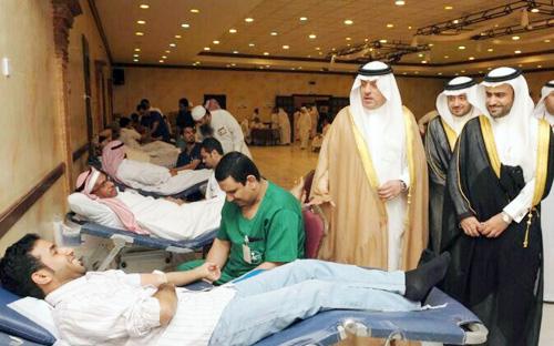 (180) متبرعا بالدم في مستهل حملة بر الفيصلية بالأحساء