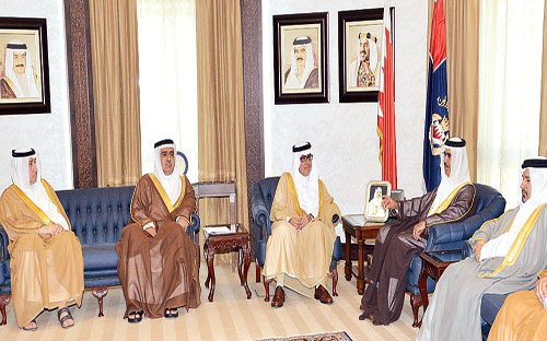وزير الداخلية البحريني بحث مع الخليوي العلاقات الثنائية 