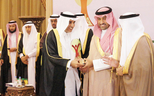 الأمير تركي بن عبدالله يكرم بنك الجزيرة 