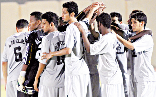 الطائي يعسكر في البكيرية والإدارة تصرف الرواتب 