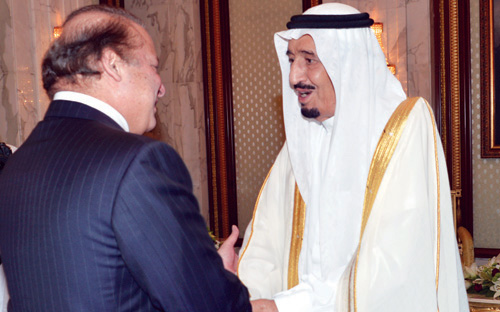 ولي العهد بحث مع رئيس وزراء باكستان التطورات الإقليمية والدولية 