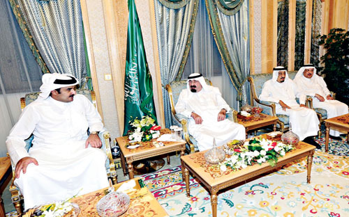 خادم الحرمين بحث مع أمير قطر ونواز شريف تطورات المنطقة وسبل تعزيز التعاون المشترك 