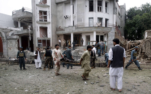 مقتل تسعة مدنيين في تفجير انتحاري قرب قنصلية الهند بأفغانستان 