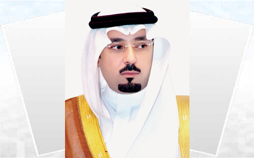 الأمير مشعل بن عبد الله يتقدم المصلين في العيد 