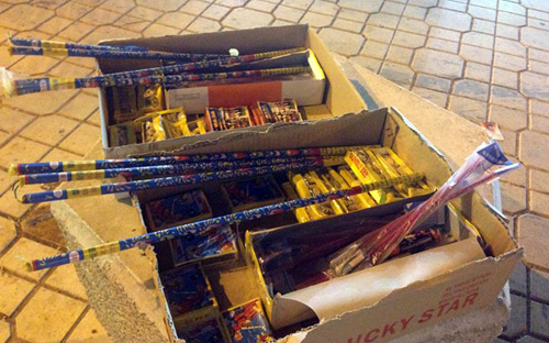 باعة الألعاب النارية يسلبون فرحة العيد في غياب الرقيب