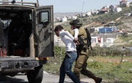 خلال ساعات .. الاحتلال يعتقل (15) فلسطينياً في الضفة بينهم صحفي 