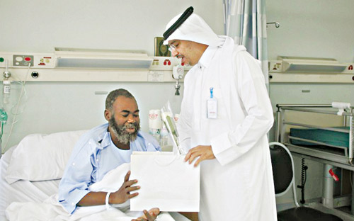 د. التميمي يعايد مرضى مدينة الملك سعود الطبية 