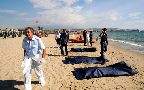 العثور على ست جثث بالقرب من أحد الشواطئ الإيطالية .. وإنقاذ (120) وصلوا من سوريا 