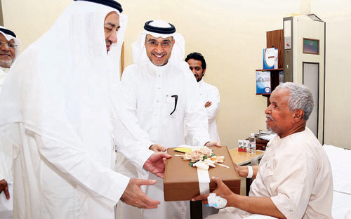 أرامكو السعودية تنظم برنامجاً لزيارة المرضى 