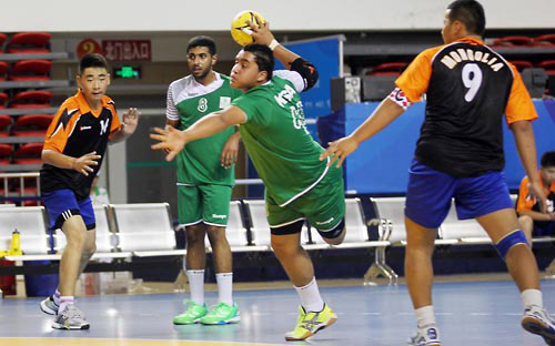 منتخب اليد يكتسح مانغوليا.. و القدم يتعادل مع هونج كونج