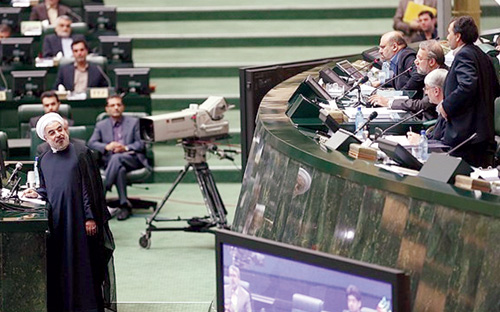 المتطرفون في البرلمان يتهمون روحاني بترشيح وزراء من أهل الفتنة 