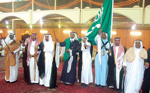 العرضة السعودية تزين احتفالية محافظة مرات بالعيد 