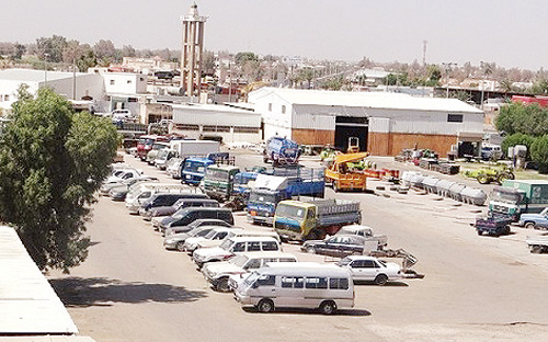 بلدية طبرجل تنفذ حملة نقل المعدات الثقيلة وإزالة السيارات التالفة في المحافظة 