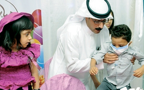 حفل معايدة لمرضى مركز الأمير فيصل بن بندر للأورام في بريدة 
