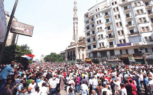 جماعة الإخوان تدعو لأسبوع من المظاهرات .. والحكومة تؤكد أنها تواجه مخططاً إرهابياً 