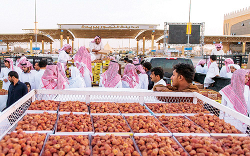 السكري يسجل (450) ريالاً .. و (950) سيارة محملة تدخل السوق يوميًا 