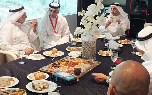 «صافولا» تعايد منسوبيها 