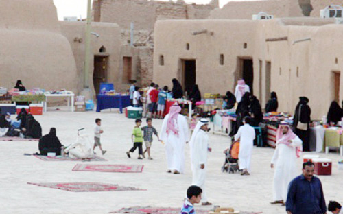 مهرجان العيد بالقرية التراثية بالخبراء يستقطب آلاف الزوار 