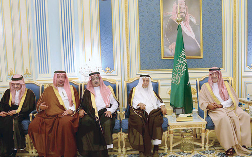 أصحاب السمو الملكي الأمراء يستقبلون المعزين في وفاة الأمير مساعد بن عبدالعزيز 