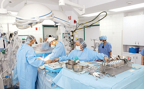 التخصصي ينجح في تطبيق أسلوب جراحي متطور في زراعة الكبد 