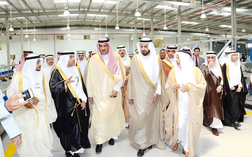 الأمير فيصل بن سلمان يفتتح عدداً من المصانع الوطنية الجديدة 