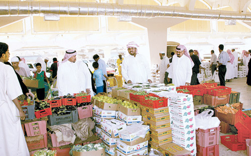 التمور والرمان الأكثر جذباً للمتسوقين 