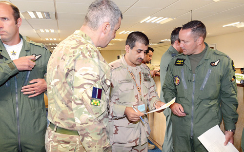 القوات الجوية السعودية تستعرض مهاراتها القتالية بجانب البريطانية في انطلاق (العلم الأخضر 2013) 
