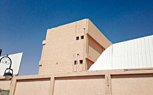 زنك آيل للسقوط يهدد طالبات المتوسطة الأولى بدومة الجندل 