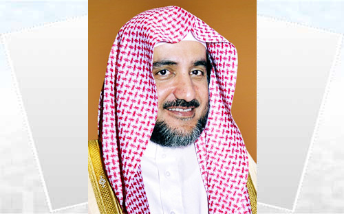وزير الشؤون الإسلامية يكرم (1000) حافظ وحافظة في جدة 