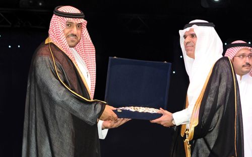 سمو أمير الرياض بالإنابة يكرم البنك العربي الوطني 