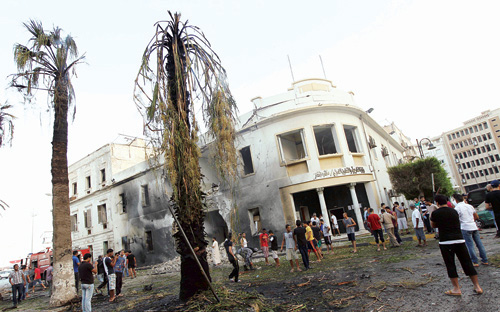 ليبيا .. انفجار يدمِّر مبنى فرع وزارة الخارجية في بنغازي 